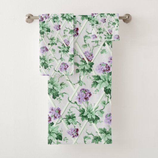 Cottage Chique Paarse Hydrangeas op Trellis Bad Handdoek (Insitu)