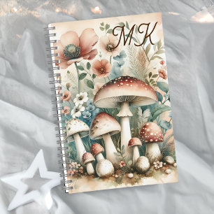 Cottage Core Monogrammed Paddenstoelen en bloemen Notitieboek