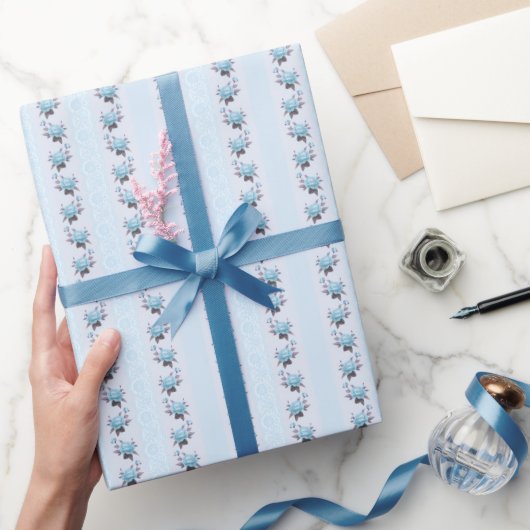 Cottagecore Blauwe Roos Cadeaupapier (Geschenken)