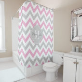 Cottoncandy Pink en Gray Chevron met Monogram Douchegordijn (In situ)