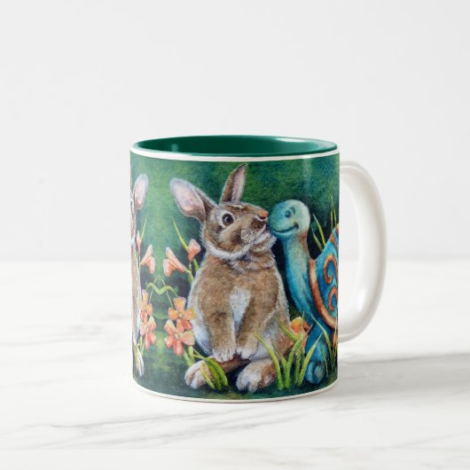 Cottontail Rabbit & Turtle Statue Waterverf Art Tweekleurige Koffiemok (Voorkant rechts)