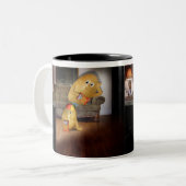 Couch Potatoes Vader & Zoon Tweekleurige Koffiemok (Voorkant links)