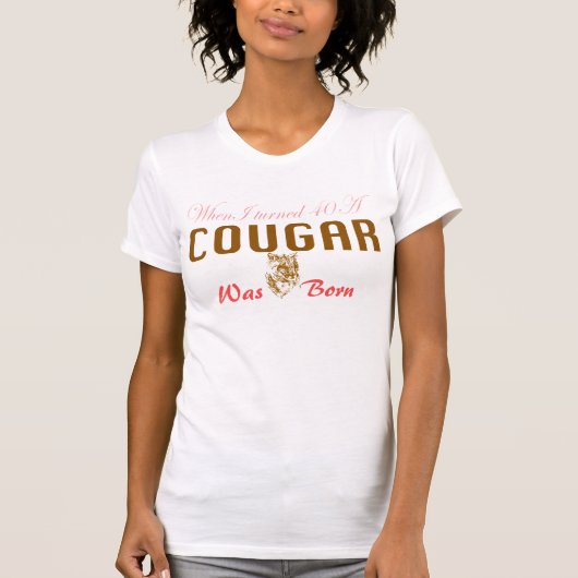 cougar geboren toen vrouw 40 wordt t-shirt (Voorkant)