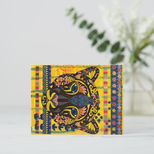 Cougar op felgele achtergrond Post Kaart (Staand voorkant)