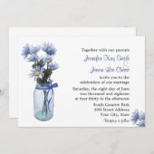 Country Blue Daisies Mason Jar Wedding Uitnodiging (Voorkant / Achterkant)