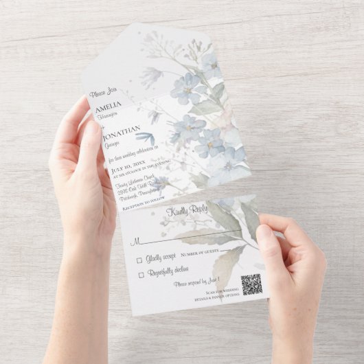 Country Blue Wildflowers op witte QR-code All In One Uitnodiging (Afscheurbaar)