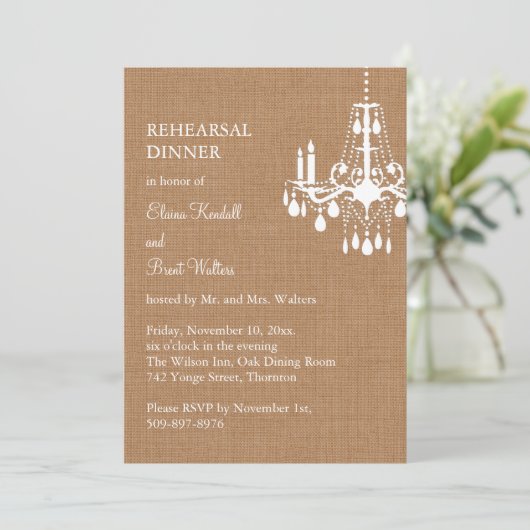 Country Burlap Chandelier Rehearsal Dinner Invite Kaart (Staand voorkant)