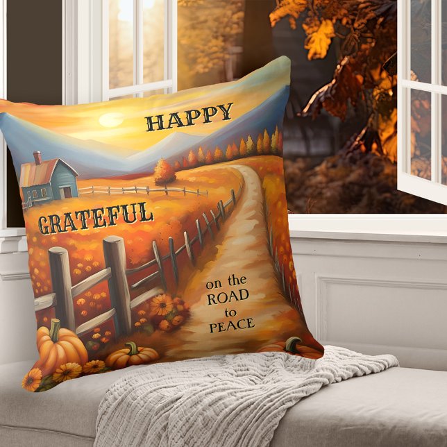 Country Grateful Herfst Thanksgiving Kussen (Colorful Thanksgiving pillow featuring an autumn country landscape with farm and pumpkins at sunset)