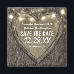 Country Rustic Gesneden Eiken Boom Save the Date Magneet<br><div class="desc">Country Rustic Carved Oak Tree Save the Date Magnets - Design zijn voorzien van snaarlampjes over een achtergrond van een eikenboomschors met een gesneden hart en snaarlampjes. Bekijk het volledige bijpassende collectie in dit ontwerp hieronder.</div>