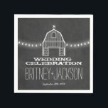 Country Rustieke Chalkboard Schuur Bruiloft Servet<br><div class="desc">Country Rustic Chalkboard Barn Wedding Napkins - beschikt over een gedrukte zwarte krijtbordachtergrond met een witte schuur of boerderij met een hanenweerschaar in de buurt van de bovenkant met snaarlampen. Dit ontwerp heeft ook een westerne of stijl tekst voor bruiloftsviering. U kunt tekst verwijderen of toevoegen. U kunt desgewenst ook...</div>