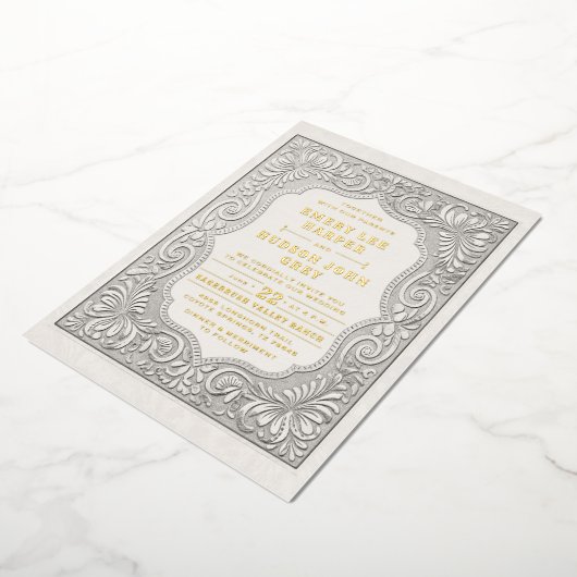 Country Tooled Leather Western Gold Rustic Wedding Folie Uitnodiging (Gedraaid)