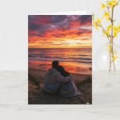 Couple at ocean for sunset -Valentine, anniversary Kaart (Gele Bloem)