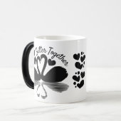 Couple Swan Silhouette Reflection in water Magische Mok (Voorkant links)