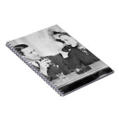 Coupled sitting together in a restaurant flirting  notitieboek (Rechterzijde)