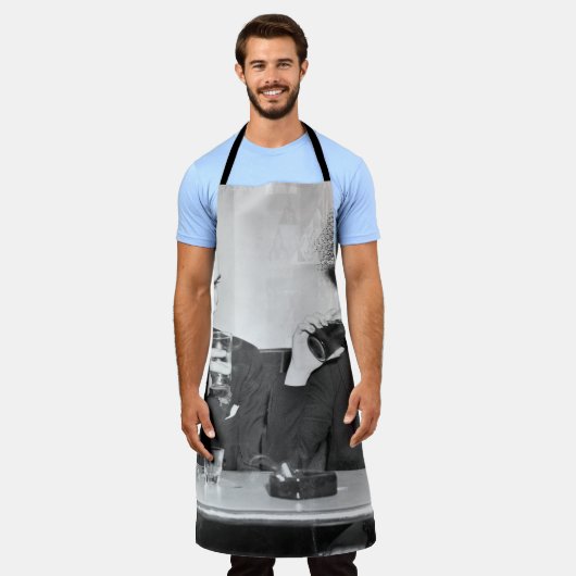 Coupled sitting together in a restaurant flirting  schort (Gedragen)