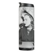 Coupled sitting together in a restaurant flirting  thermosbeker (Geroteerd rechts)