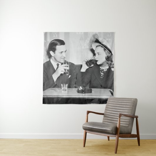 Coupled sitting together in a restaurant flirting  wandkleed (In situ)