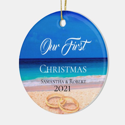 Couples First Christmas Name Date Tropical Beach Keramisch Ornament (Links)