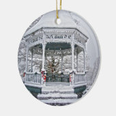 Courthouse Gazebo in Snow Keramisch Ornament (Links)