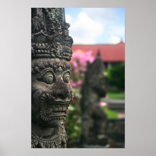 Courtyard Statue Poster (Voorkant)