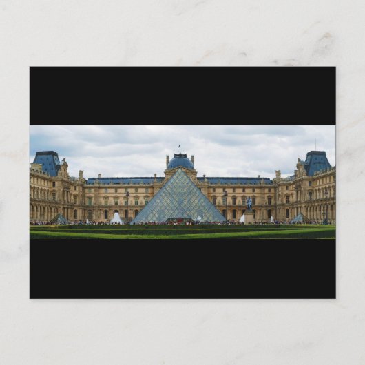 Courtyard van het Louvre Museum met de piramide Briefkaart (Voorkant)
