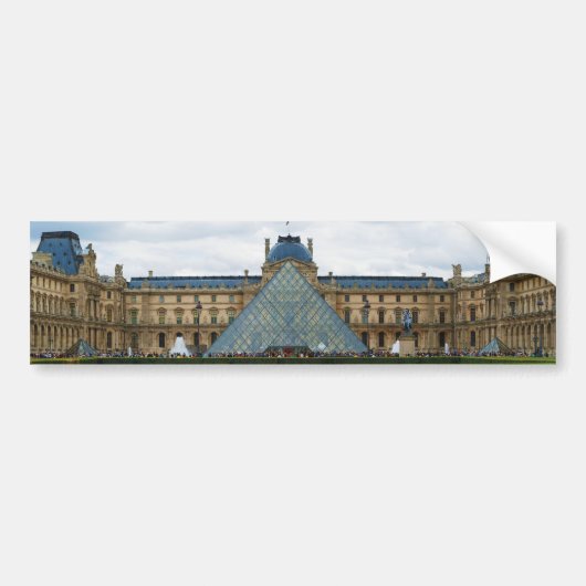 Courtyard van het Louvre Museum met de piramide Bumpersticker (Voorkant)