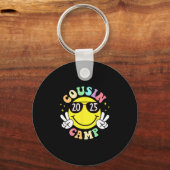 Cousin Camp 2025 Camping Campfire Summer Vacation  Sleutelhanger (Voorkant)