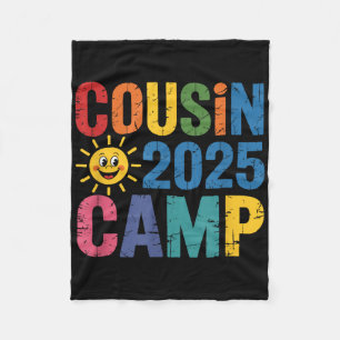 Cousin Camp 2025 Shirt - Kleurrijke Familiereünie Fleece Deken