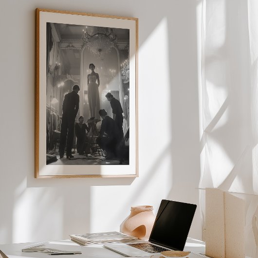 Couture Creatie: Een dramatische Atelier Scene Poster