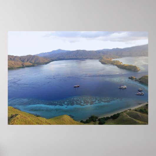 Cove in Komodo Poster (Voorkant)