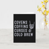 Covens Coffins vloeken Cold Brew Herfst Halloween Kaart (Gele Bloem)