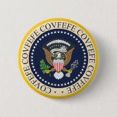 COVFEFE PRESIDENTIËLE SEAL RONDE BUTTON 5,7 CM (Voorkant)