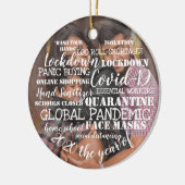 covid19 2020 het jaar van gezichtmaskers voegt uw keramisch ornament (Links)