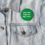 Covid Social Distancing Color Coded Green Pin Ronde Button 5,7 Cm<br><div class="desc">Pas voor uw gebeurtenis voor gasten aan om te draag,  signaal door kleur en bericht</div>