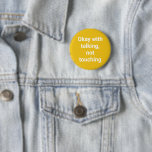 Covid Social Distancing Color Coded Yellow Pin Ronde Button 5,7 Cm<br><div class="desc">Pas voor uw gebeurtenis voor gasten aan om te draag,  signaal door kleur en bericht</div>