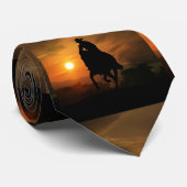 Cowboy die in het zonsonderste stropdas rijdt (Opgerold)