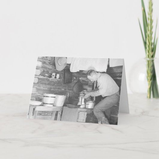 Cowboy die koffie binnen bunkhouse maken kaart (Voorkant)