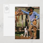 Cowboy die zich met lasso en huishond poetst briefkaart (Voorkant / Achterkant)