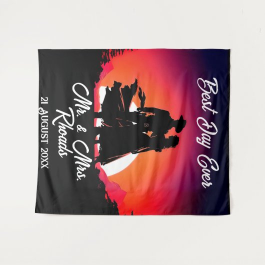 Cowboy en bruid bij Sundown Bruiloft Wandkleed (Voorkant (horizontaal))