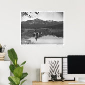 Cowboy en paard in een vijver poster (Thuiskantoor)