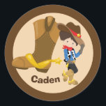 Cowboy Kids Birthday Party Monogram Little Boy Ronde Sticker<br><div class="desc">Een schattig aangepast cowboy cadeau met een boerderij kind dat leunt tegen een gigantische cowboyboot die zijn bruin pet met een gele ster betont. Een geweldige sticker uit een land,  gepersonaliseerd met hun naam voor verjaardagsfeestjes.</div>