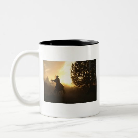 Cowboy met Lasso in Sunset Tweekleurige Koffiemok (Links)