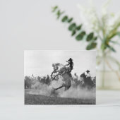 Cowboy op een boekje bronco briefkaart (Staand voorkant)