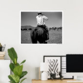 Cowboy op een paard met twee merken. poster (Thuiskantoor)