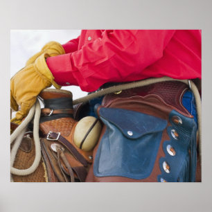 Cowboy op paard die leren chaps draagt poster