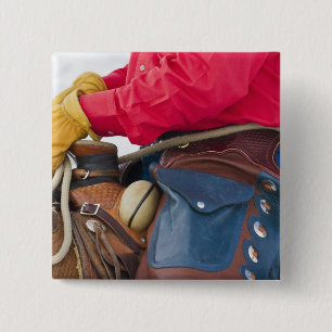 Cowboy op paard die leren chaps draagt vierkante button 5,1 cm