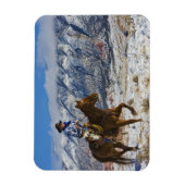 Cowboy op paarden met lederen kapjes magneet (Verticaal)