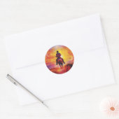 Cowboy op zonsondergang rijden sticker. ronde sticker (Envelop)