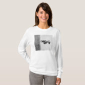 Cowboy Rides Bronco Rising on its Hing Legs T-shirt (Voorkant volledig)