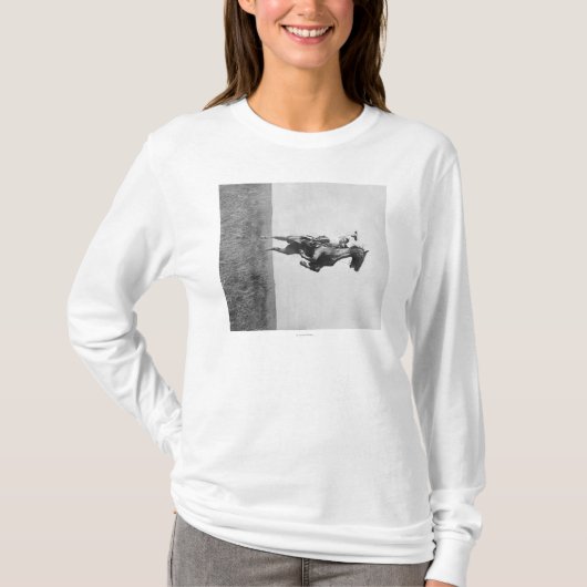 Cowboy Rides Bronco Rising on its Hing Legs T-shirt (Voorkant)